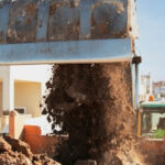 Démolir ou déconstruire sa maison : ce qu'il faut savoir avant de se lancer